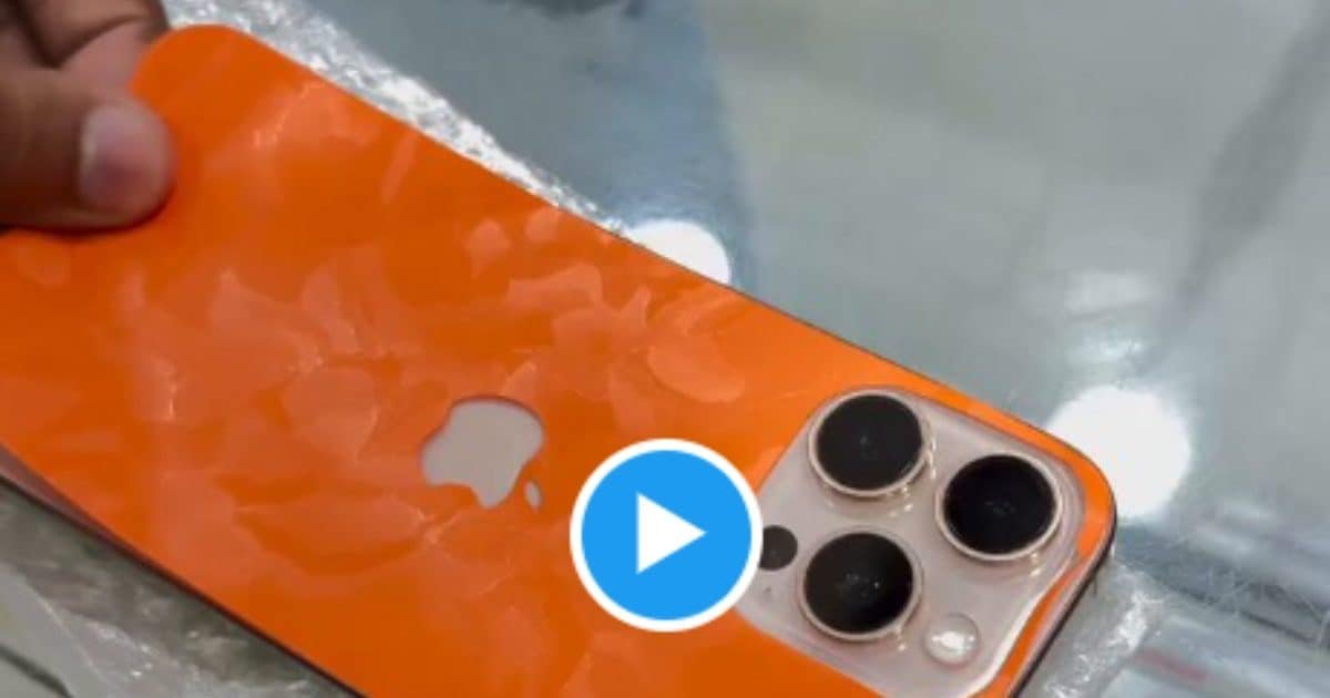 Man on social media converts iPhone 12 Pro Max to iPhone 17 Pro Max in minutes Watch viral video – Viral Video: देखते ही देखते इस आदमी ने iPhone 12 Pro Max को बना दिया iPhone 17 Pro Max, वायरल वीडियो देखें