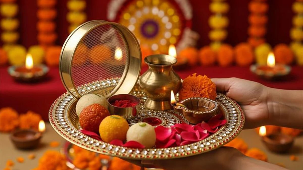 Karwa Chauth Vrat Udyapan Vidhi: करवा चौथ व्रत का उद्यापन कब और कैसे करें? जानिए सही तरीका क्या है
